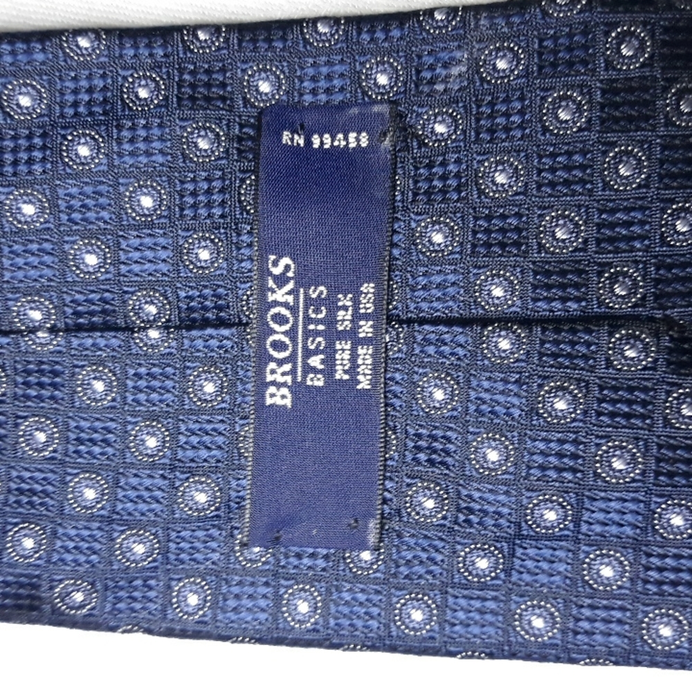 Brooks Brothers polka dots blue tie